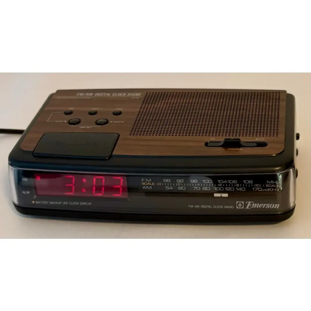 Vintage Emerson Woodgrain Tabletop Alarm Clock Radio AK2720- Teated & Working